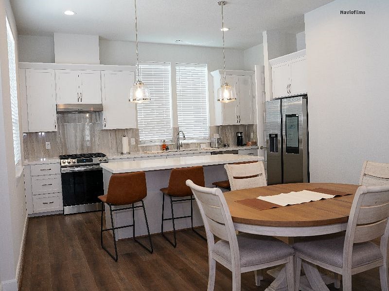 Second floor. Kitchen and dining area 