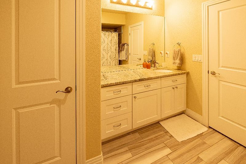 En-suite bathroom
