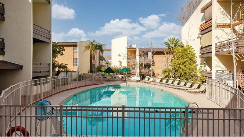 Relaxing swimming pool
Open from 8AM to 10PM daily