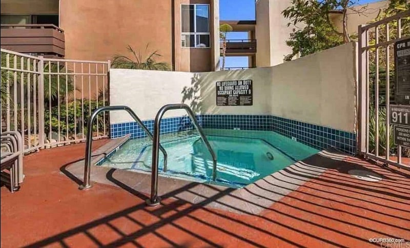 Hot tub
Open from 8AM to 10PM daily
