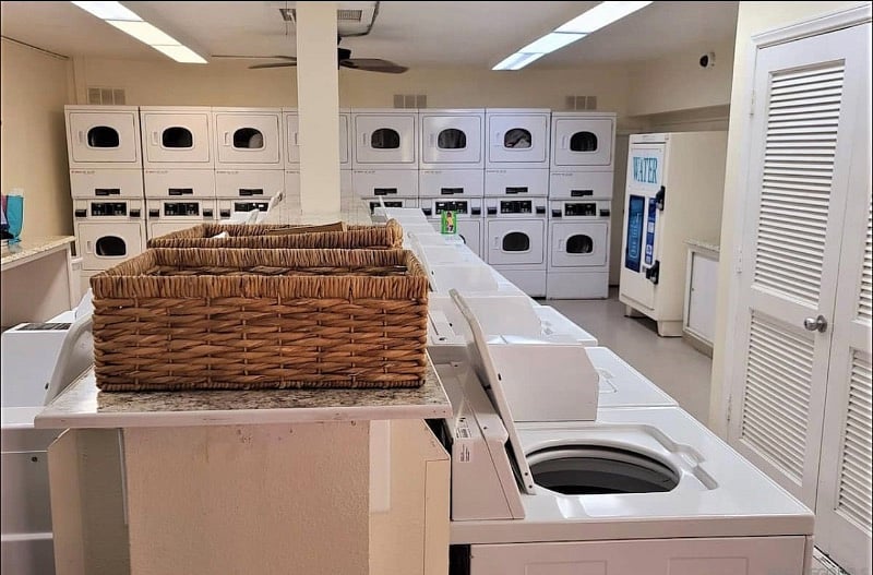 Clean and well equipped laundry room
Open from 6AM to 11PM daily
Last wash at 10PM