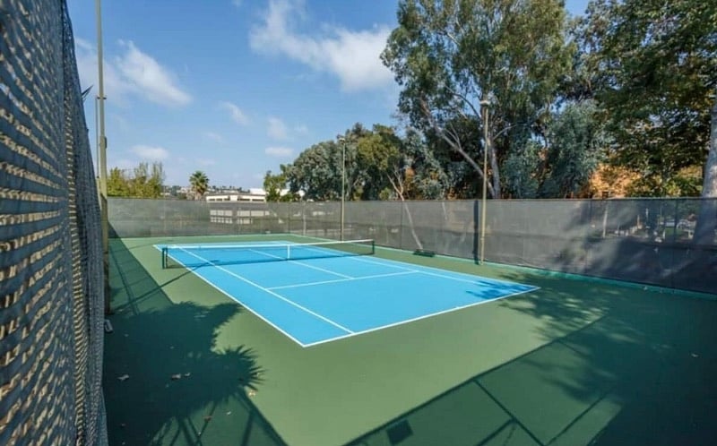 Tennis court
Open from 6AM to 10PM daily