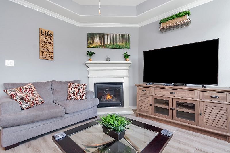Living Room W/ Fire Place