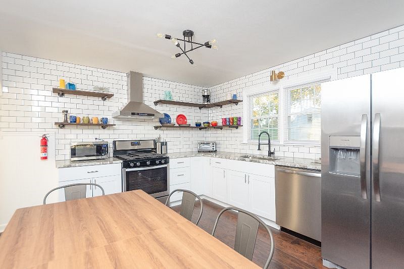 Furnished Finder property 443586_1 photo 17