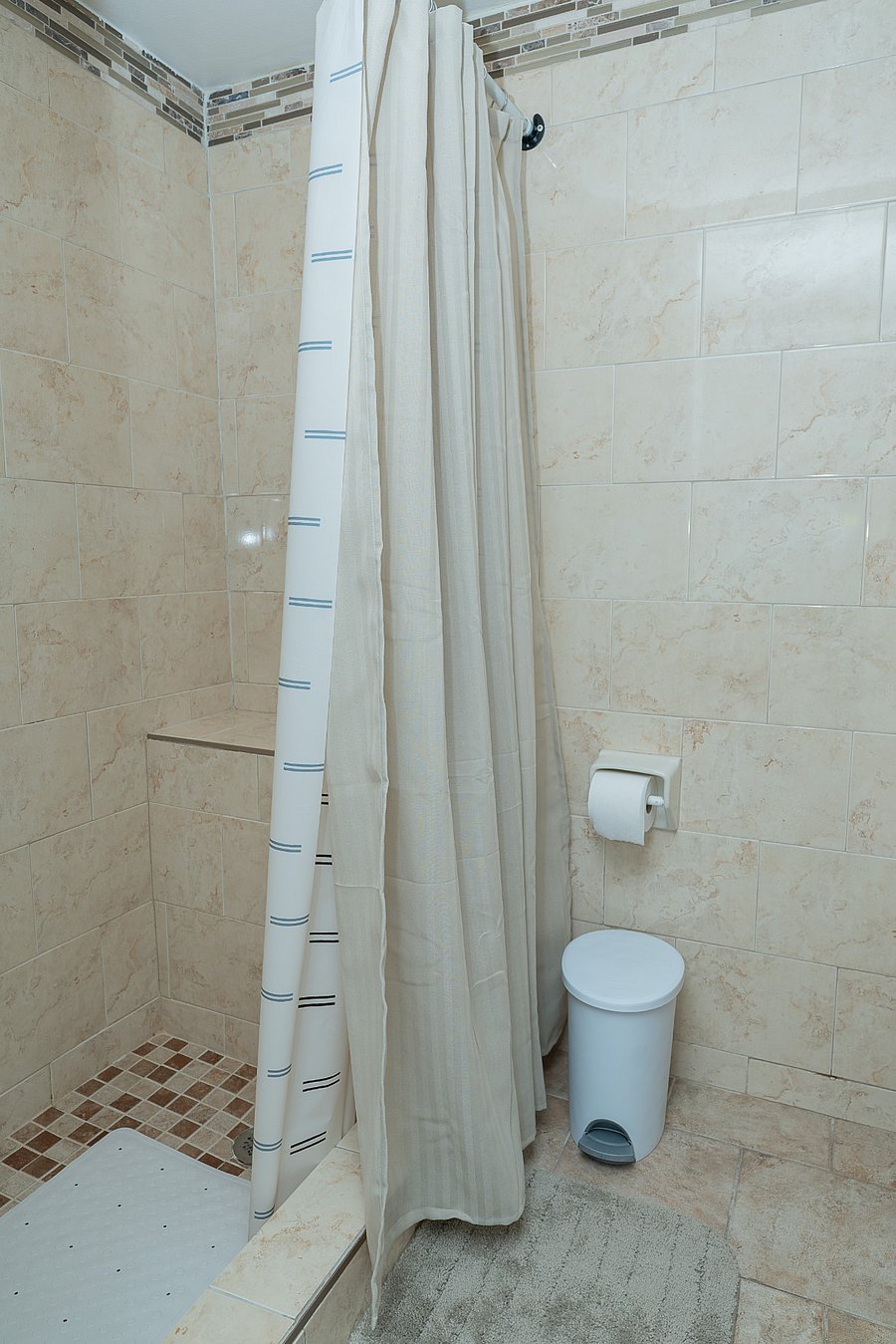 Furnished Finder property 443705_1 photo 17
