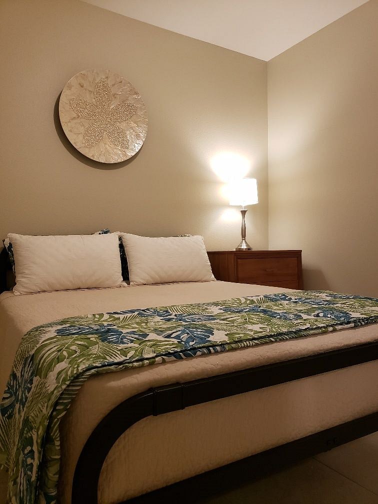Queen Bedroom. Smart TV.