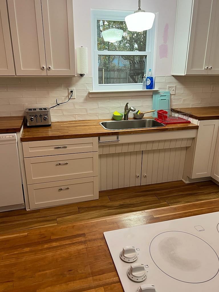 Furnished Finder property 443852_1 photo 30