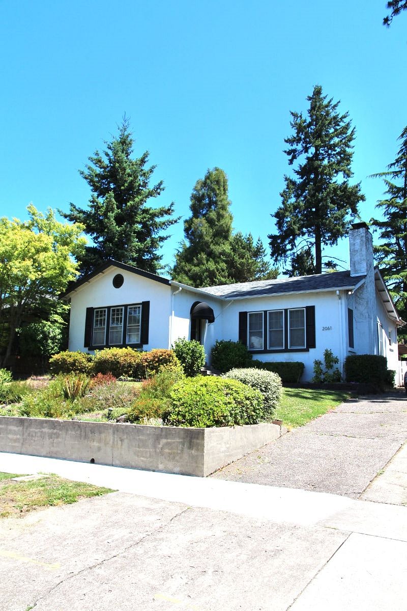main house from street