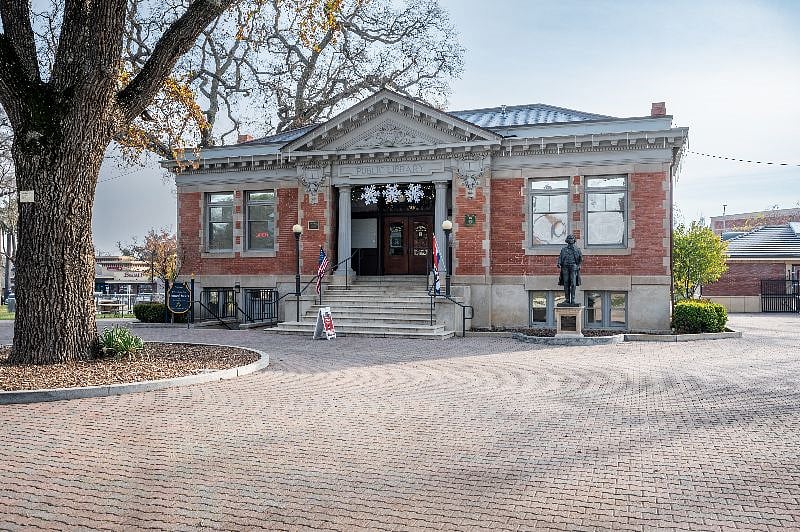 Downtown park pioneer visitor center.