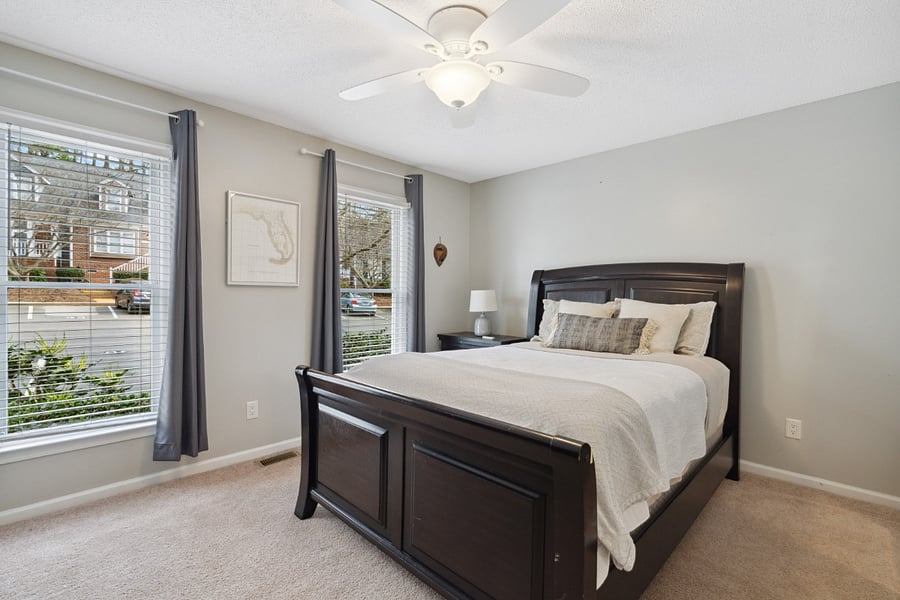 Downstairs Bedroom/Queen Bed
