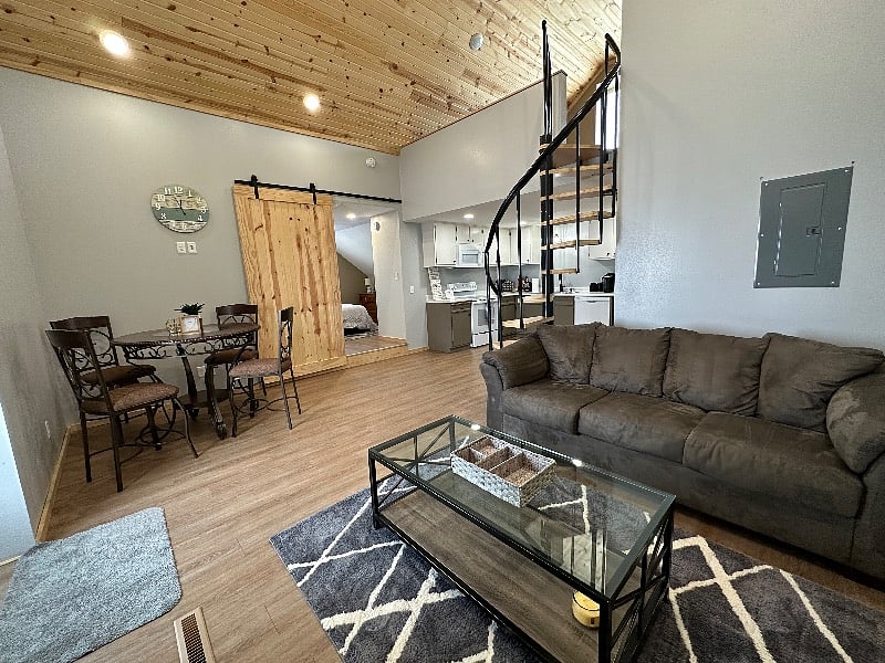 Beautiful River Loft Apartment Downtown TRF