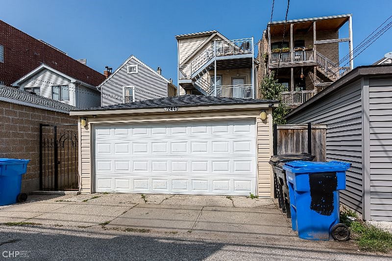 Garbage bins location in back of unit