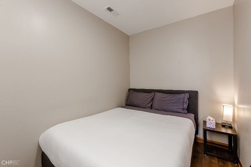 Bedroom 1 - Queen size bed