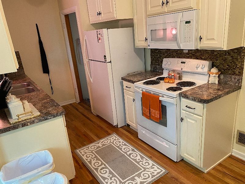 Furnished Finder property 444289_1 photo 7