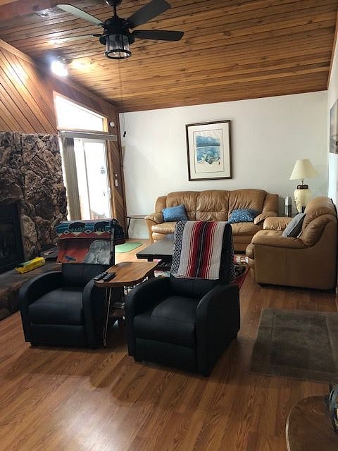 Large living room to accommodate the whole family.