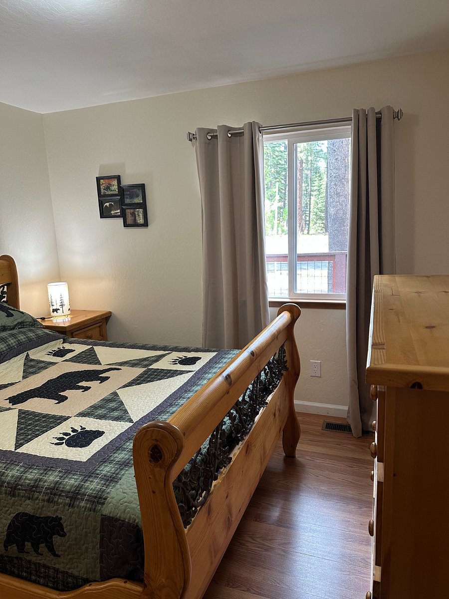 "bear room" with queen bed