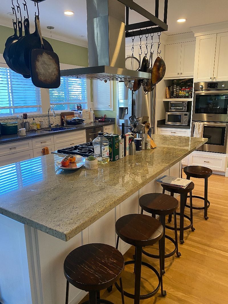Fully stocked kitchen at your disposal.