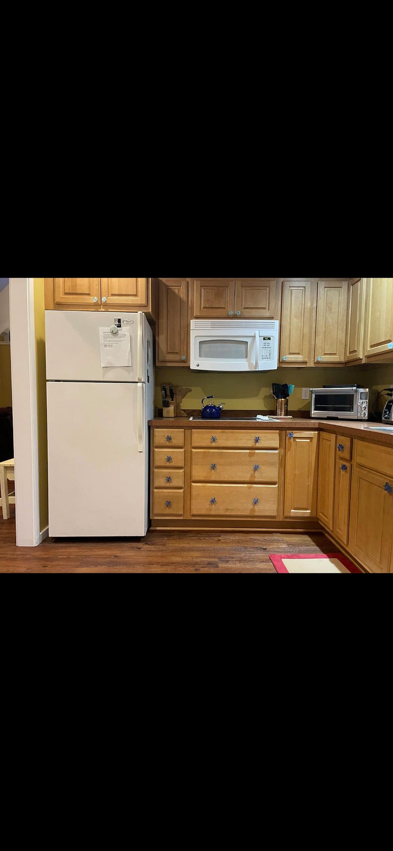 Full refrigerator, microwave and convection oven. 