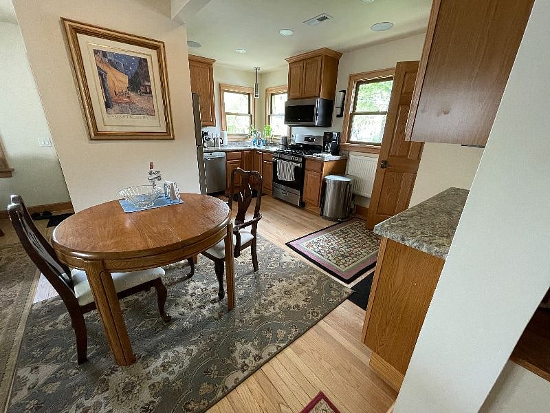Furnished Finder property 444461_1 photo 3