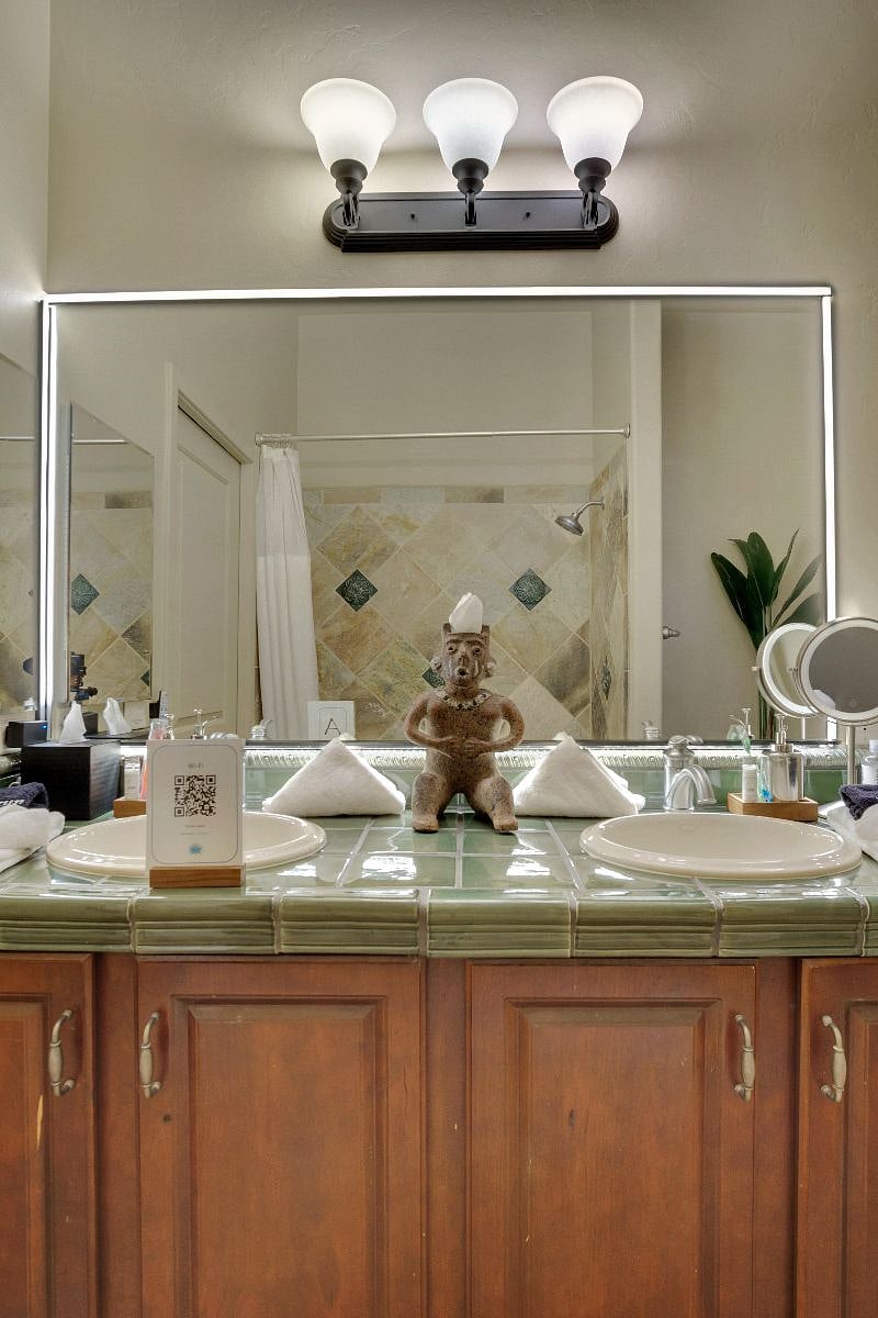 Bathroom Toiletries (Lotion, Soap, Tissues)