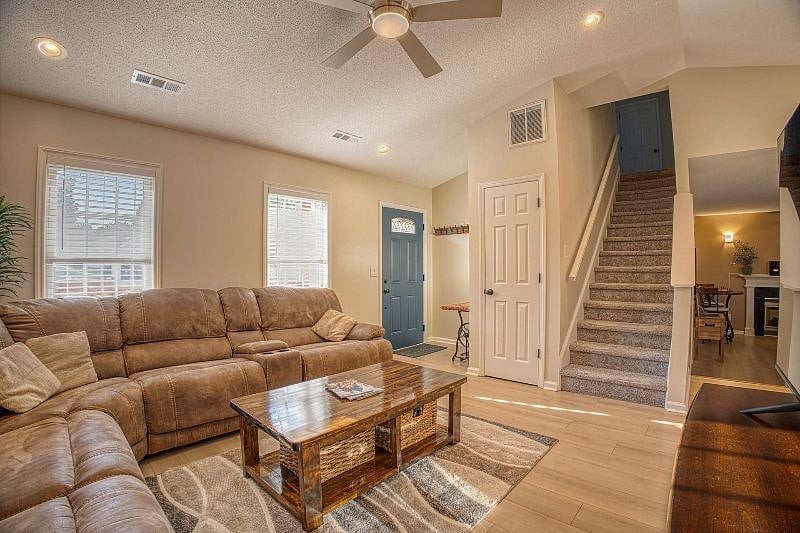 Furnished Finder property 444753_1 photo 3