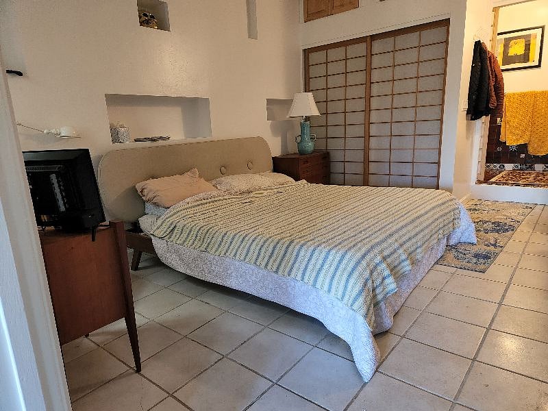Cdownstairs comfy king size bed