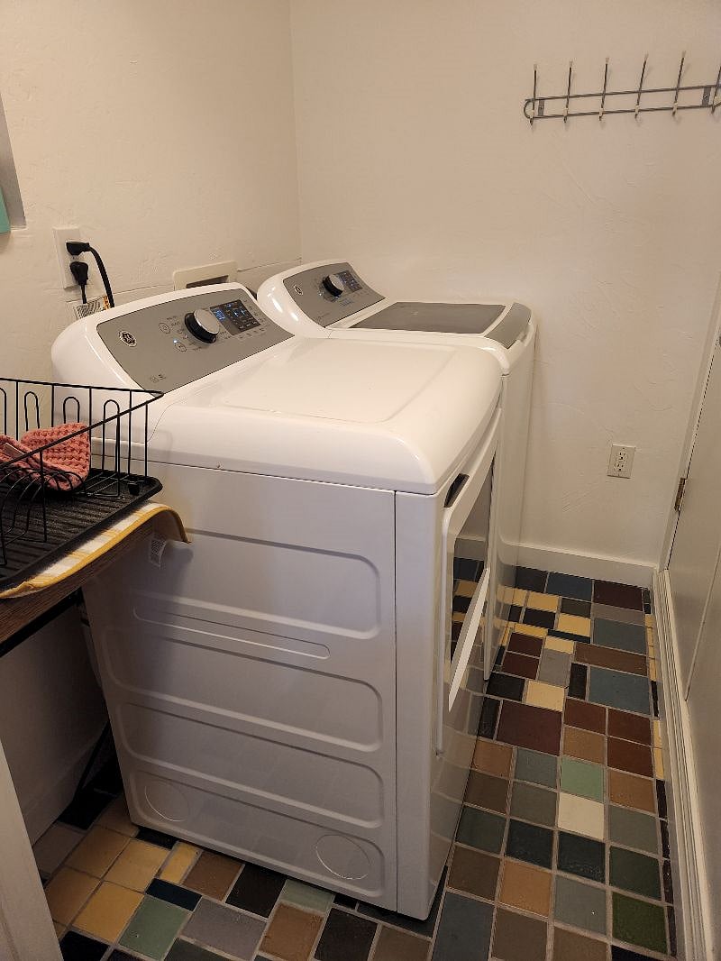 D I wnstairs full size washer/dryer
