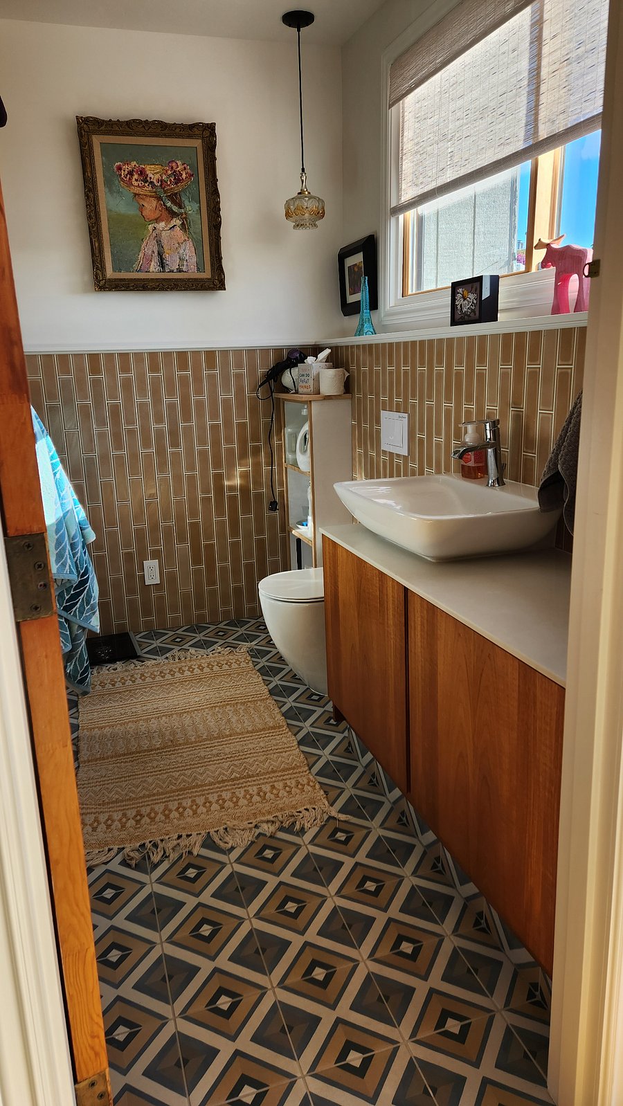 Full bathroom. Laundry located in here.