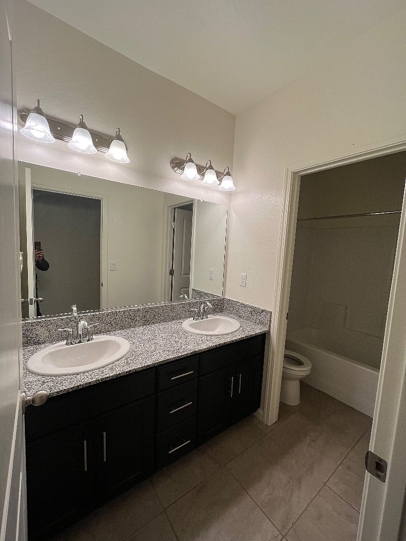 Spacious new house in the city of Hanford