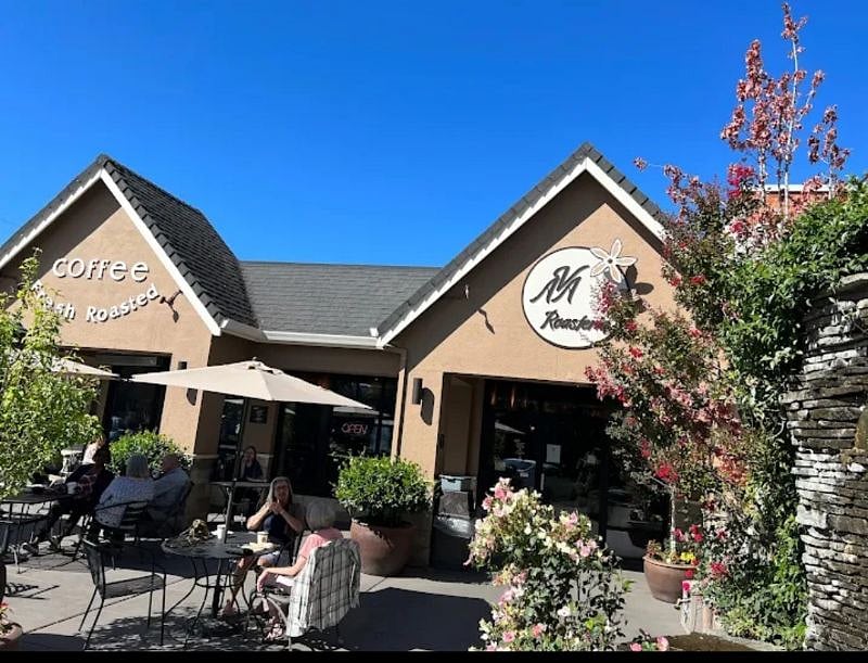 Many local coffee shops around, Ava's Coffee Roasters is less than half a mile away, within walking distance. Stop here on your walk to the library!Bed