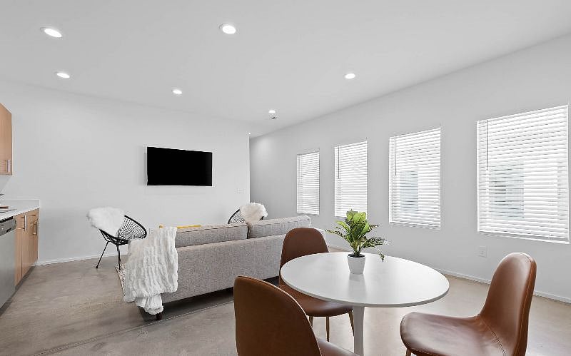Furnished Finder property 444996_1 photo 22