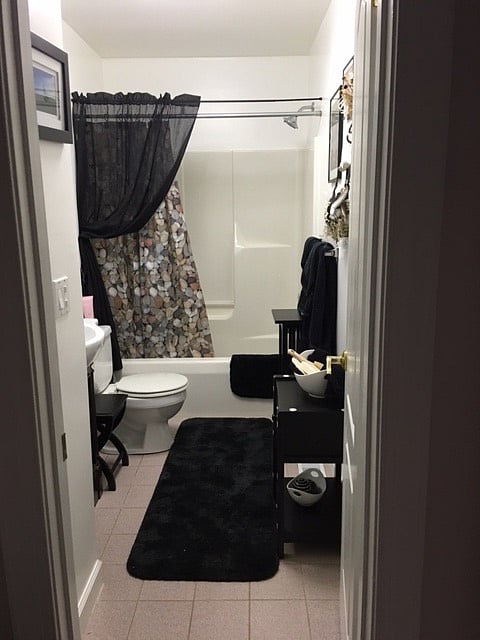 Private Guest Room Bath