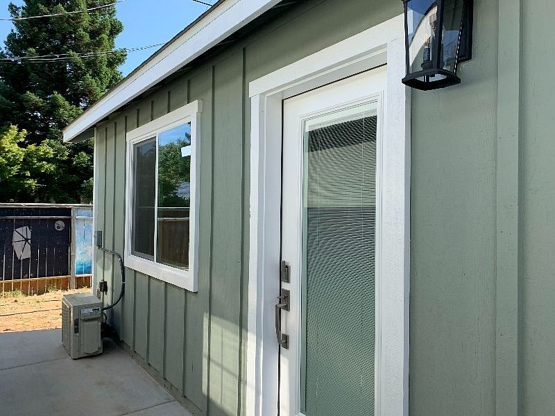Private entrance in the backyard