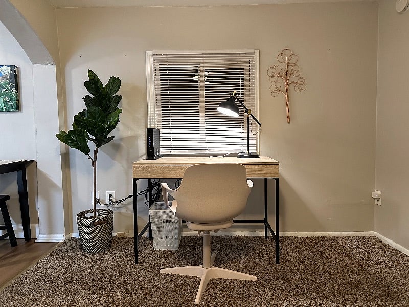 Office area for laptop, WiFi included 