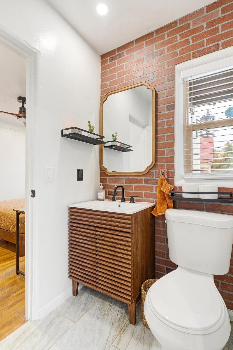 1/2 Bathroom