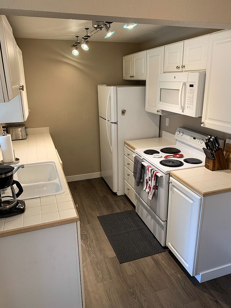 Furnished Finder property 445354_1 photo 6