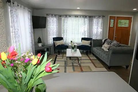 Furnished Finder property 445435_1 photo 3