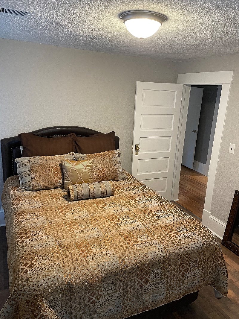 Bedroom 2 queen bed