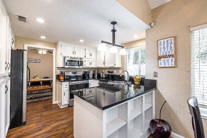 Furnished Finder property 445529_1 photo 3
