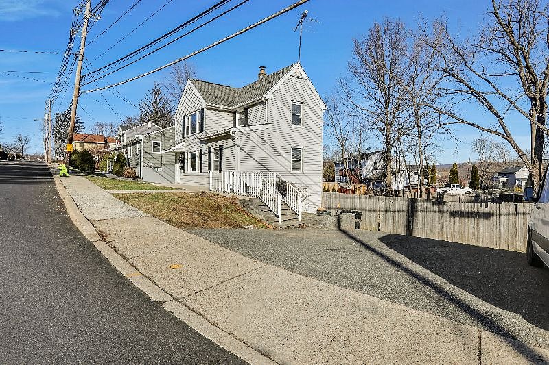 Furnished Finder property 445530_2 photo 17