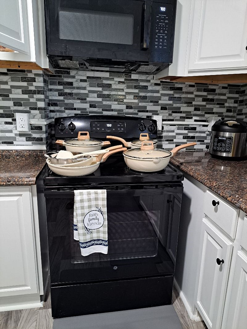 Furnished Finder property 445546_3 photo 16