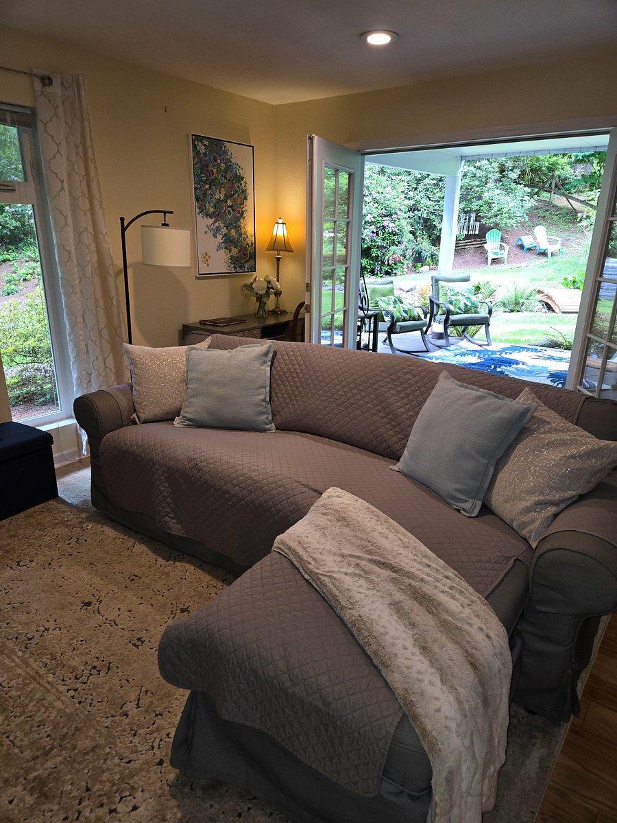 Livingroom with French doors open to deck