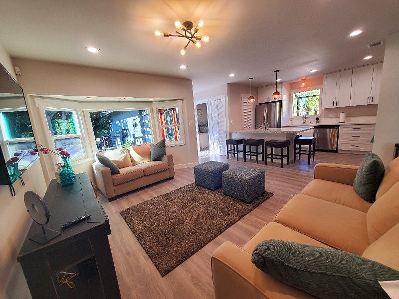 Furnished Finder property 445660_1 photo 3