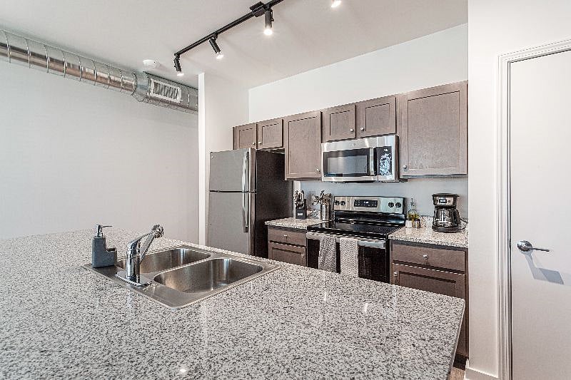 Full kitchen.