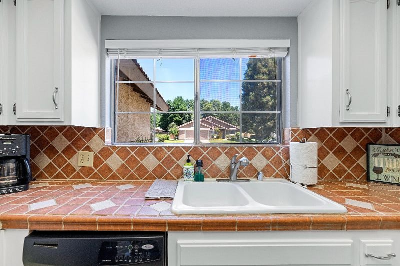 Furnished Finder property 445828_1 photo 24