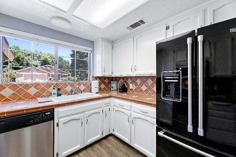 Furnished Finder property 445828_1 photo 27