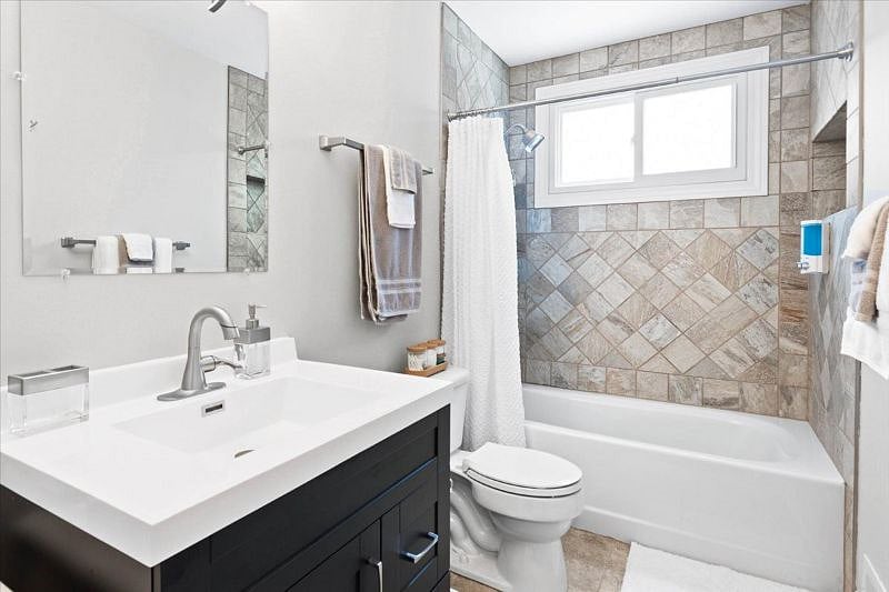 Main bath 2