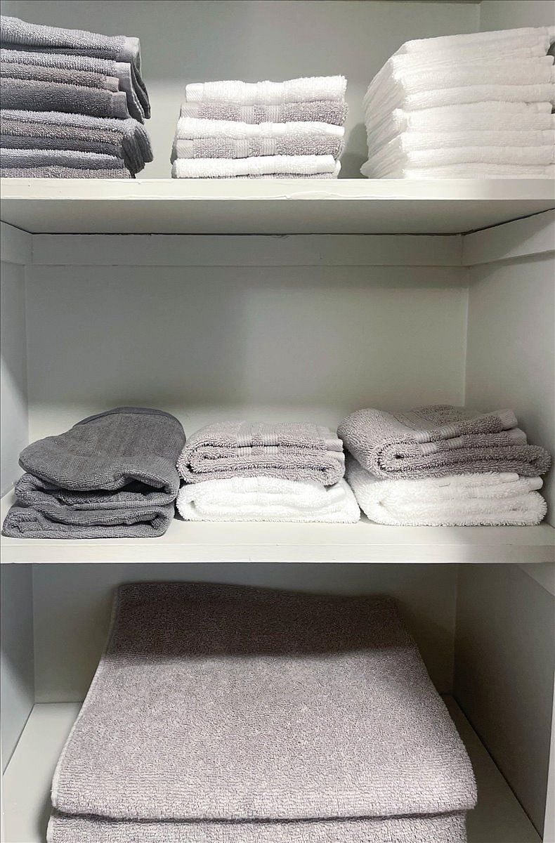 Bath linens for 8.