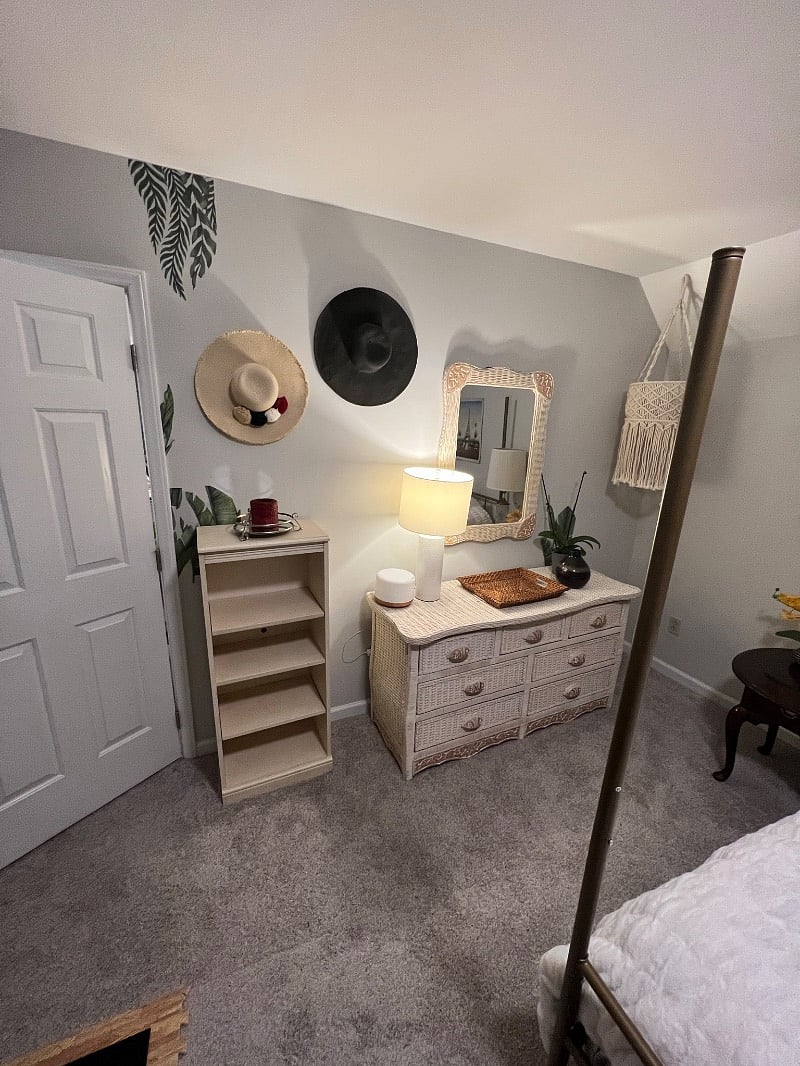Queen bedroom upstairs 