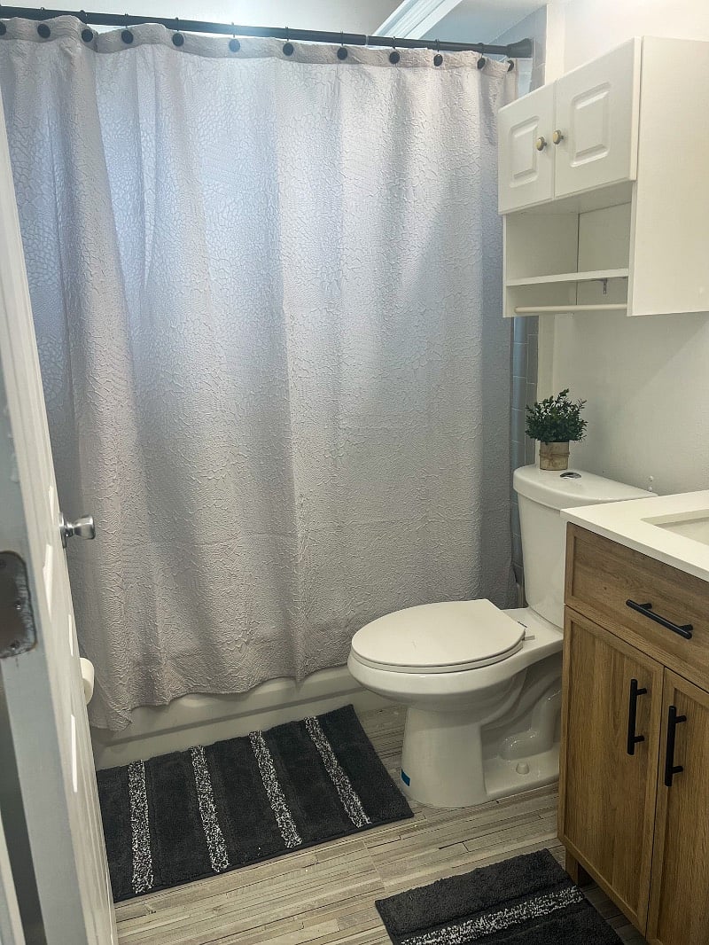 2nd Bathroom Shared between Guest room 2 and 3